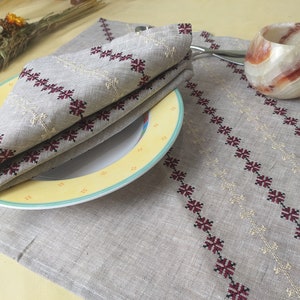 Linen napkin with traditional embroidery