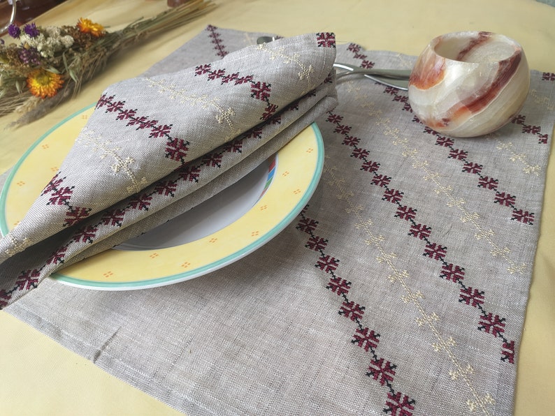 Linen napkin with traditional embroidery