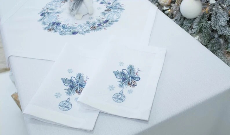 Xmas embroidered blue table runner, Scandi blue runner, Christmas decor, Xmas table set, Runner with embroidered Xmas tree branch with balls 画像 8