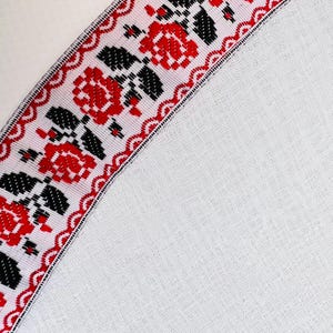 Lace-trimmed scarf