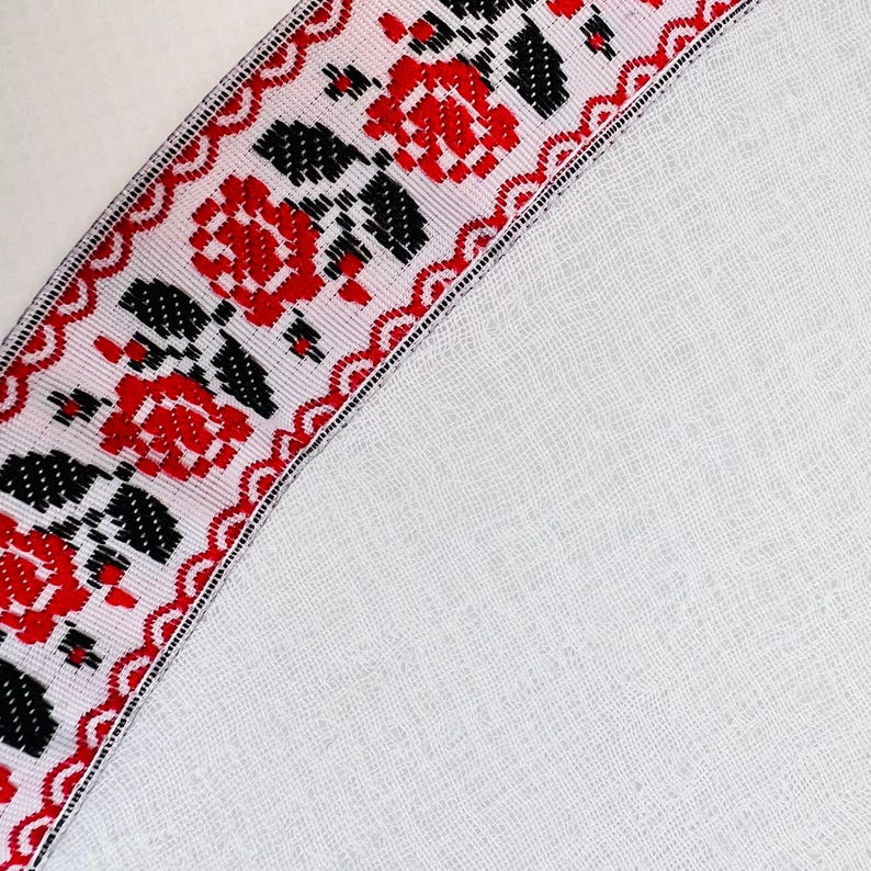 Lace-trimmed scarf