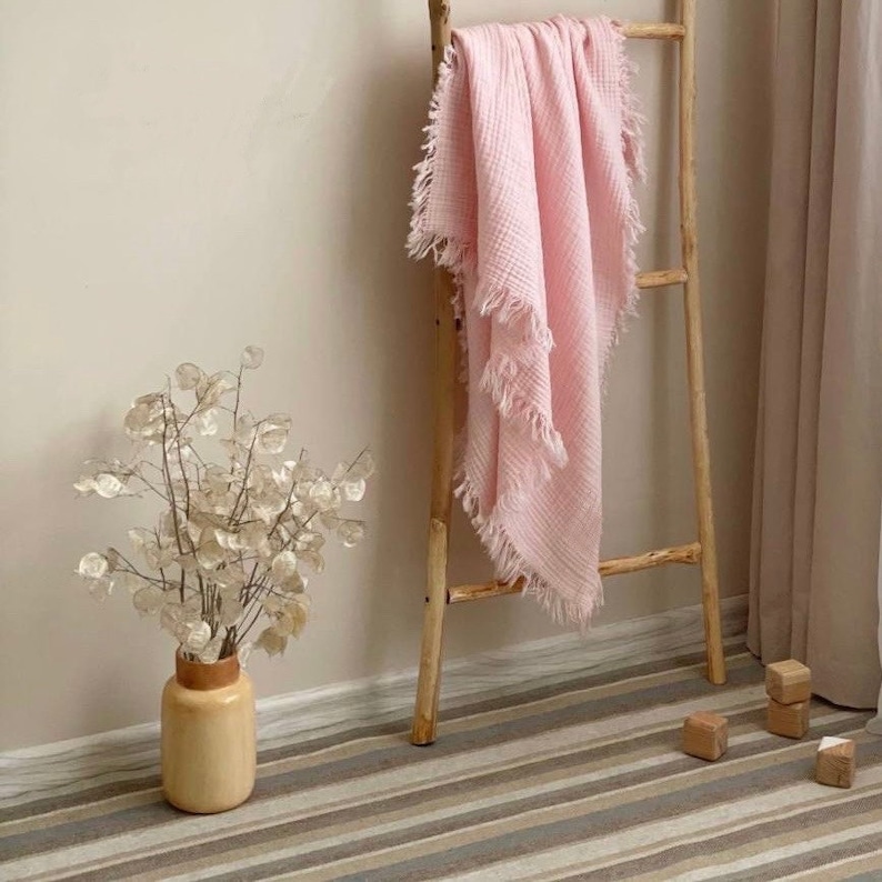 Soft pink Cotton Muslin Throw Blanket with Textured Weave and Fringes, Lightweight Gauze Blanket for Sofa Bed or Nursery Decor