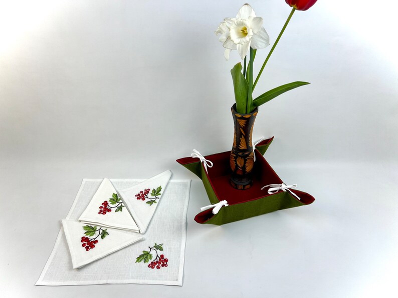 Set of 4 Embroidered linen clothnapkins, Cloth dinner napkin, Flower napkin set, Fine table linens, Housewarming gift, Linen napkins bild 3