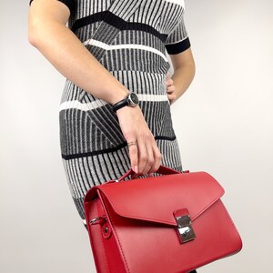 Elegant Red Leather Shoulder Bag