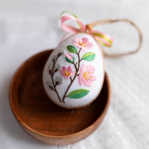Embroidered Easter Egg Ornament, Floral Easter Egg Decoration, Hanging Easter Egg, Spring Flower Egg Ornament, Easter Tree Decor