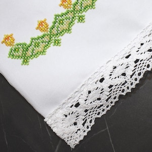 Handmade Beaded Easter Basket Cover, Orthodox Pascha Decor, Floral Embroidery, Ukrainian Cotton (32x62 cm) zdjęcie 7