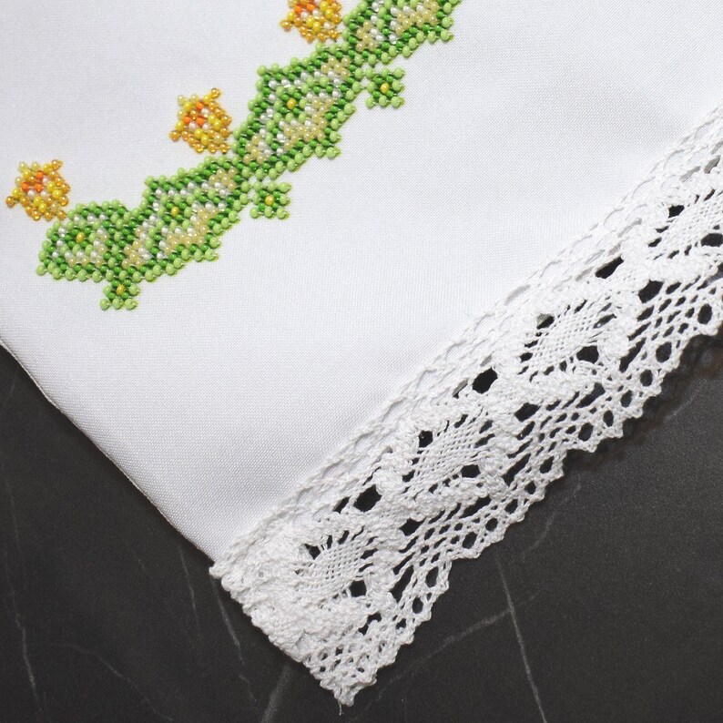 Handmade Beaded Easter Basket Cover, Orthodox Pascha Decor, Floral Embroidery, Ukrainian Cotton (32x62 cm) zdjęcie 7