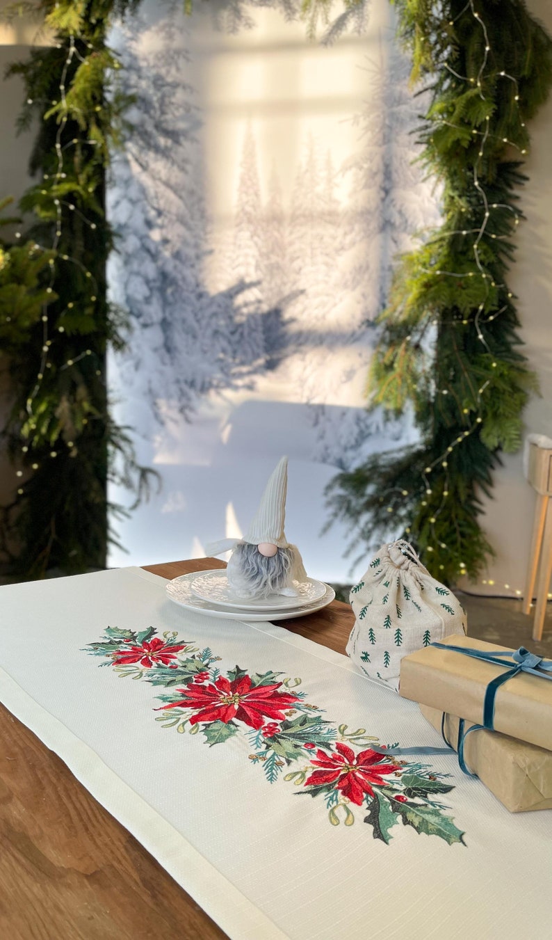 Beige Christmas centrepiece with Embroidered Holiday Wreath and Poinsettias, Elegant Festive Dining Set with Napkins, Winter Pinecone Decor.