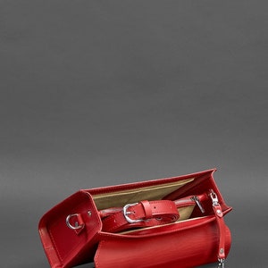 Elegant Red Leather Shoulder Bag