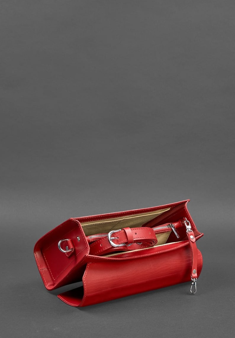 Elegant Red Leather Shoulder Bag