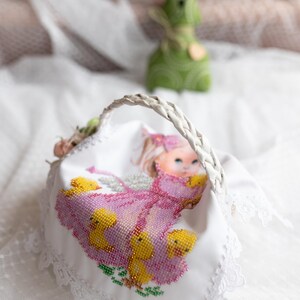 Beaded Easter basket cover