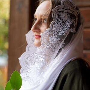 White lace mantilla veil