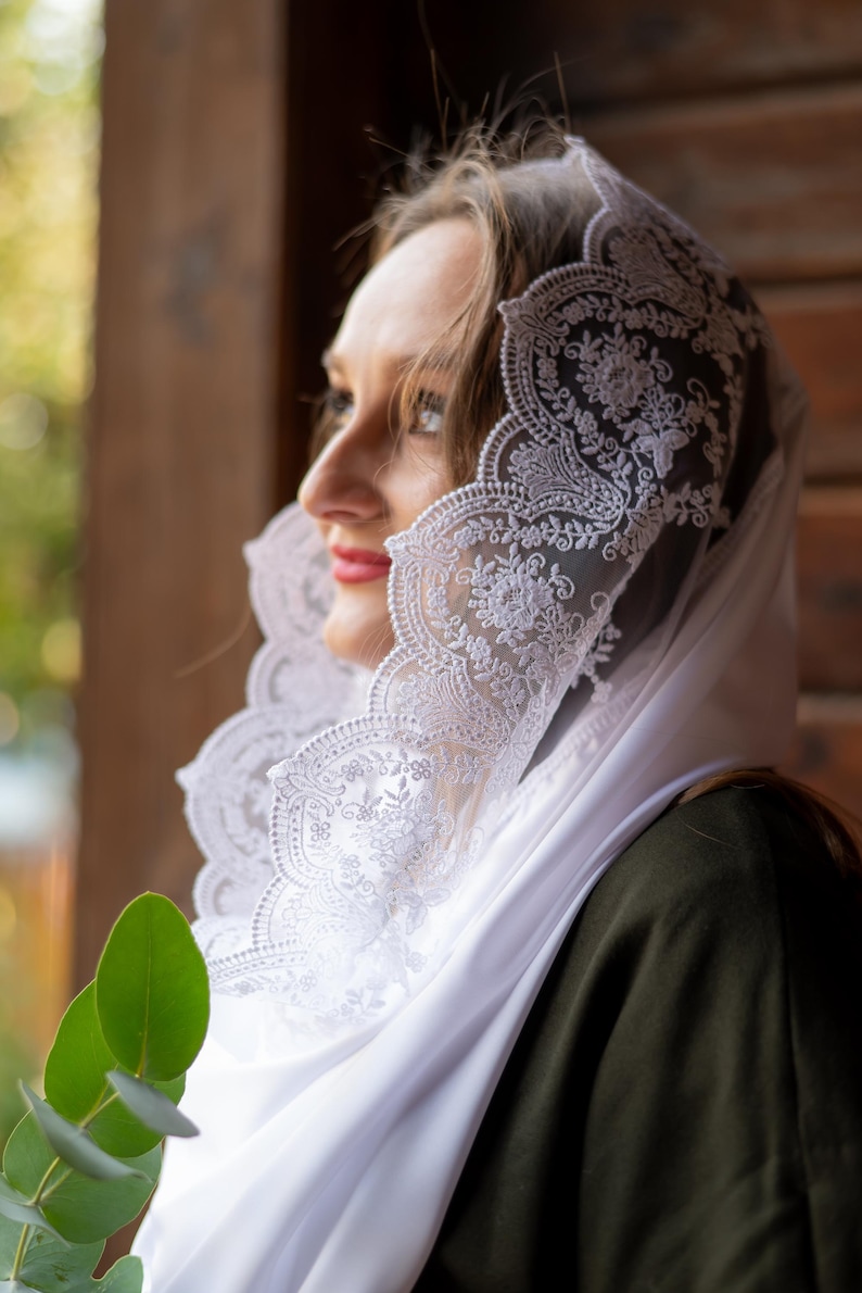 White lace mantilla veil
