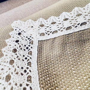 Embroidered cotton placemats with lace