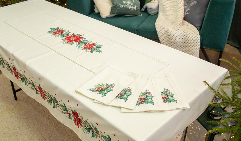 Beige Christmas centrepiece with Embroidered Holiday Wreath and Poinsettias, Elegant Festive Dining Set with Napkins, Winter Pinecone Decor.
