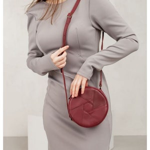 Round Crossbody Bag for Women, Burgundy Circle Shoulder Bag, Compact Everyday Purse with Adjustable Strap, Minimalist Fashion Accessory