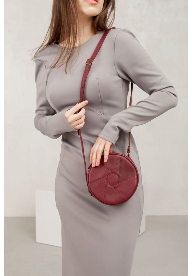Round Crossbody Bag for Women, Burgundy Circle Shoulder Bag, Compact Everyday Purse with Adjustable Strap, Minimalist Fashion Accessory