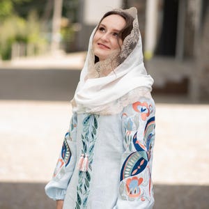 Lace mantilla veil