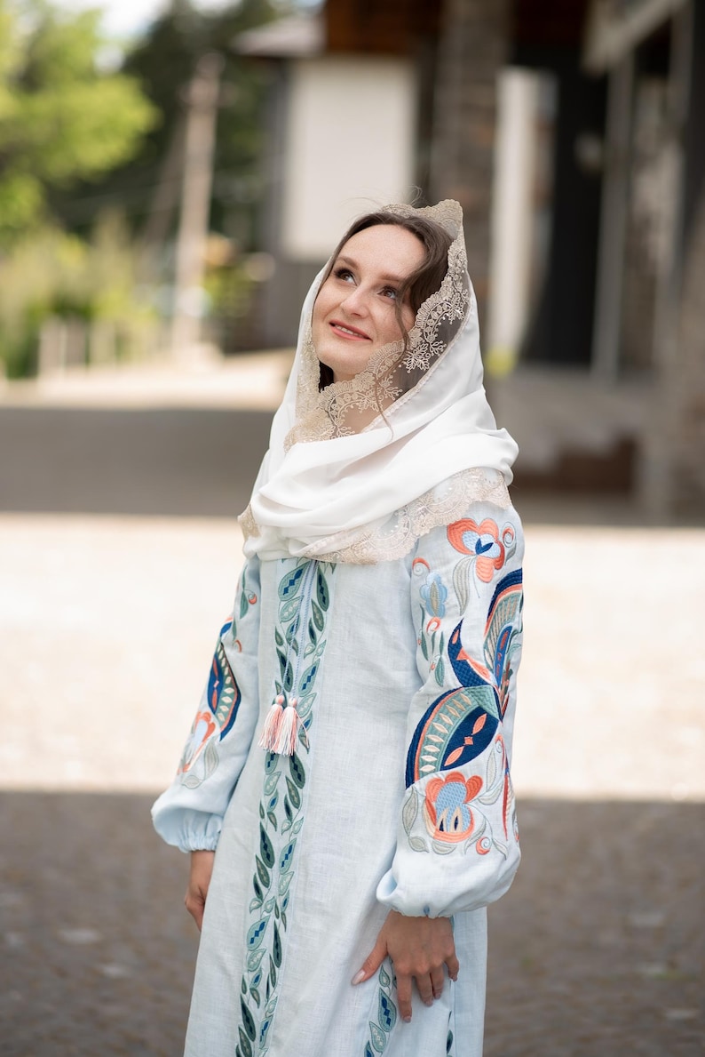 Lace mantilla veil