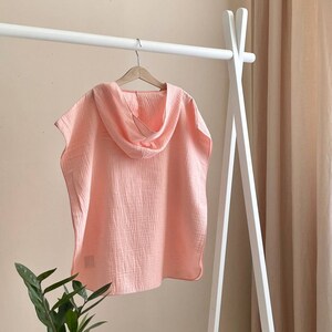 Muslin hooded baby poncho, Breathable soft cotton gauze outfit for your baby, Baby shower gift for boys & girls bild 9