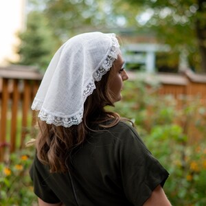 Round white lace mantilla veil