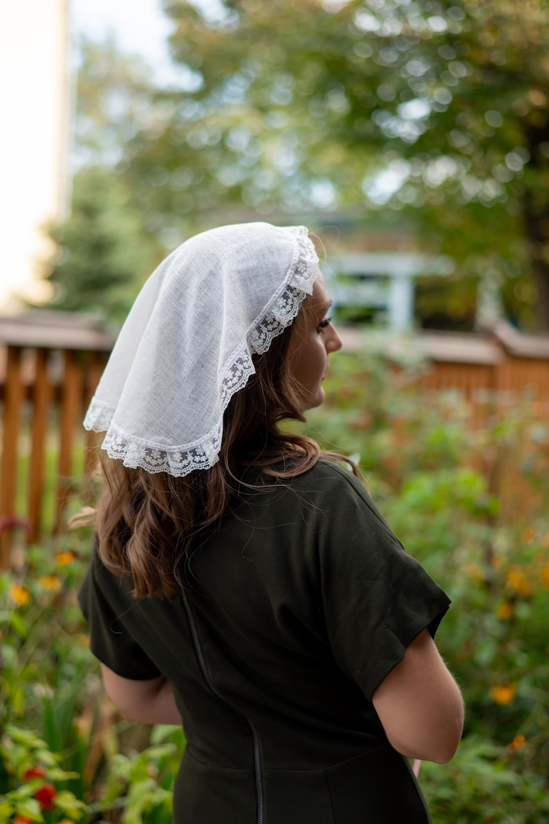 Round white lace mantilla veil