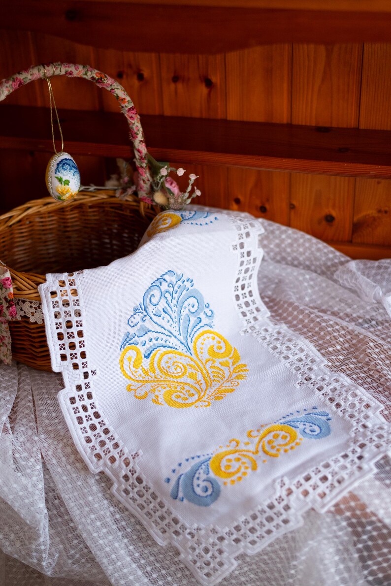 Embroidered Easter Basket Cover Cotton Cloth, Folk Art Basket Liner, Lace Trim Table Textile, Spring Holiday Basket Decoration