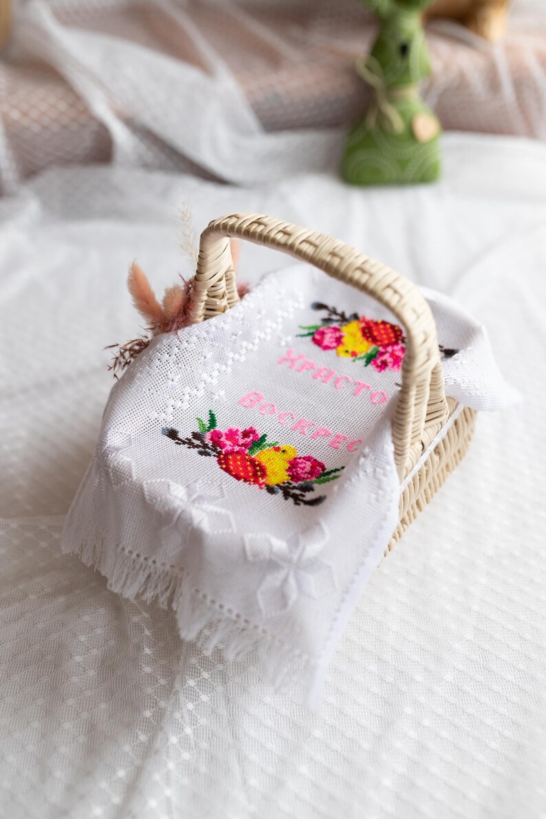 Easter basket cover embroidered