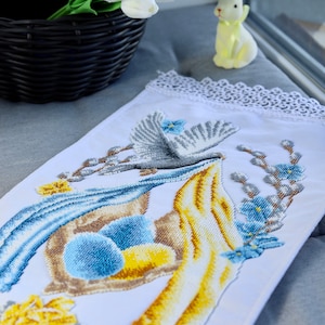 Embroidered Easter Basket Cover