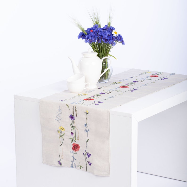 Linen Tablecloth and Napkin Set with Wildflower Embroidery – Rustic Floral Dining Table Set, Country Cottage Style Table Linen Decor