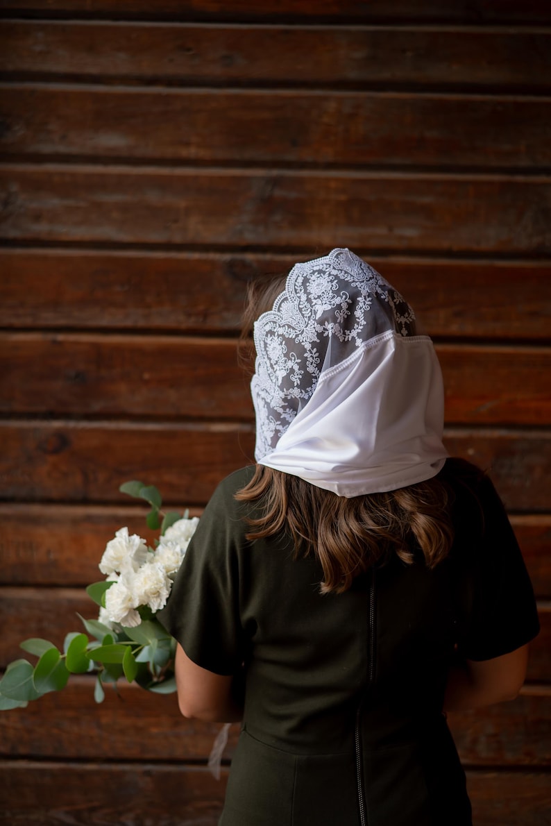 White lace mantilla veil