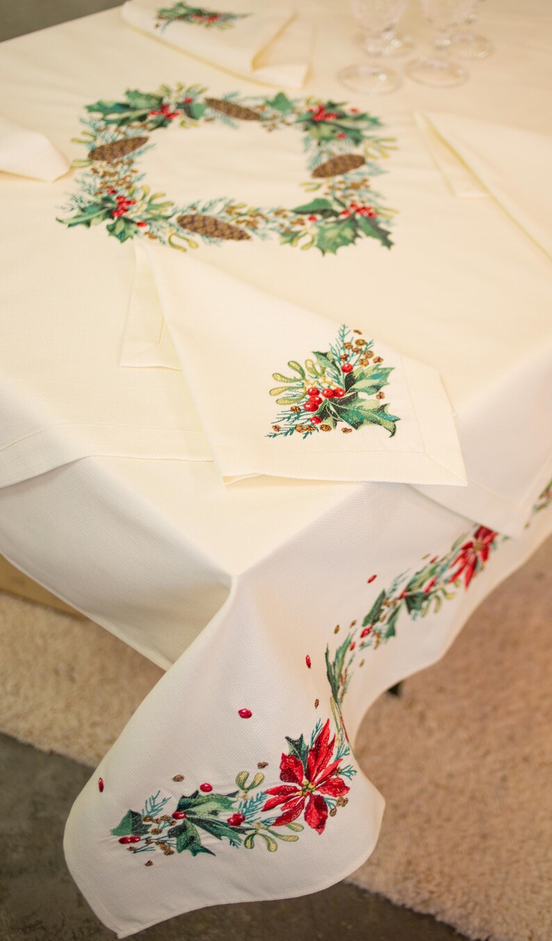 Beige Christmas centrepiece with Embroidered Holiday Wreath and Poinsettias, Elegant Festive Dining Set with Napkins, Winter Pinecone Decor.