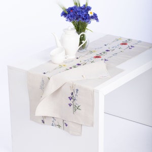 Linen Tablecloth and Napkin Set with Wildflower Embroidery – Rustic Floral Dining Table Set, Country Cottage Style Table Linen Decor