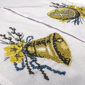 Easter Embroidered Table Topper, Ukrainian Style Linen Napkin, Blue Floral Easter Decor, Spring Table Centerpiece Cloth bild 10