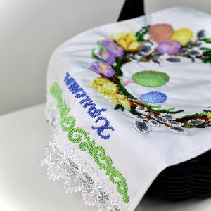Orthodox Easter basket cover – Handmade beaded embroidery cloth with lace trim, Pysanka egg wreath design, Religious holiday gift bild 8