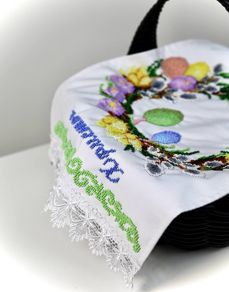 Orthodox Easter basket cover – Handmade beaded embroidery cloth with lace trim, Pysanka egg wreath design, Religious holiday gift bild 8
