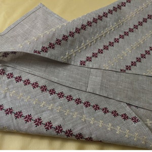 Linen napkin with traditional embroidery
