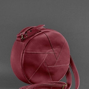 Round Crossbody Bag for Women, Burgundy Circle Shoulder Bag, Compact Everyday Purse with Adjustable Strap, Minimalist Fashion Accessory