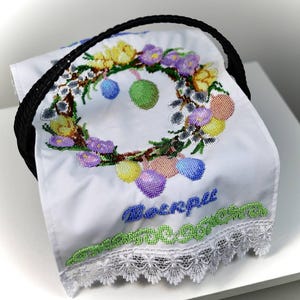 Orthodox Easter basket cover – Handmade beaded embroidery cloth with lace trim, Pysanka egg wreath design, Religious holiday gift bild 6