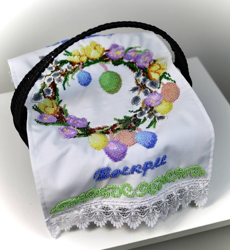 Orthodox Easter basket cover – Handmade beaded embroidery cloth with lace trim, Pysanka egg wreath design, Religious holiday gift bild 6