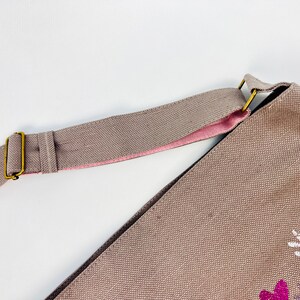 Linen Shoulder Bag with Wildflower Embroidery – Large Fabric Hobo Bag with Adjustable Strap, Floral Folk Design for Everyday Use
