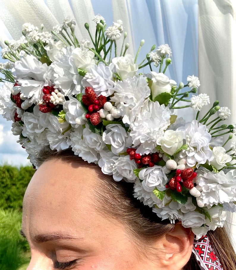 White flower headband for bride, Floral wedding hair wreath, Bridal headpiece, Rustic floral crown, Minimalist headband, Wedding tiara bild 3