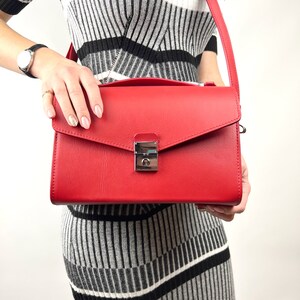 Elegant Red Leather Shoulder Bag