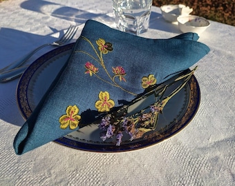 Flower Embroidered Linen napkins, Set of wedding napkins,Linen napkins,Reusable Napkins,Cloth napkins, 17&quot;x17&quot;,Floral napkins embroidery