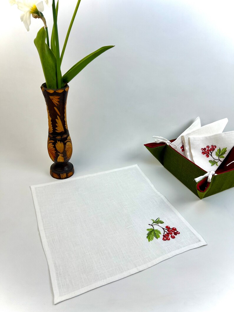 Set of 4 Embroidered linen clothnapkins, Cloth dinner napkin, Flower napkin set, Fine table linens, Housewarming gift, Linen napkins bild 5