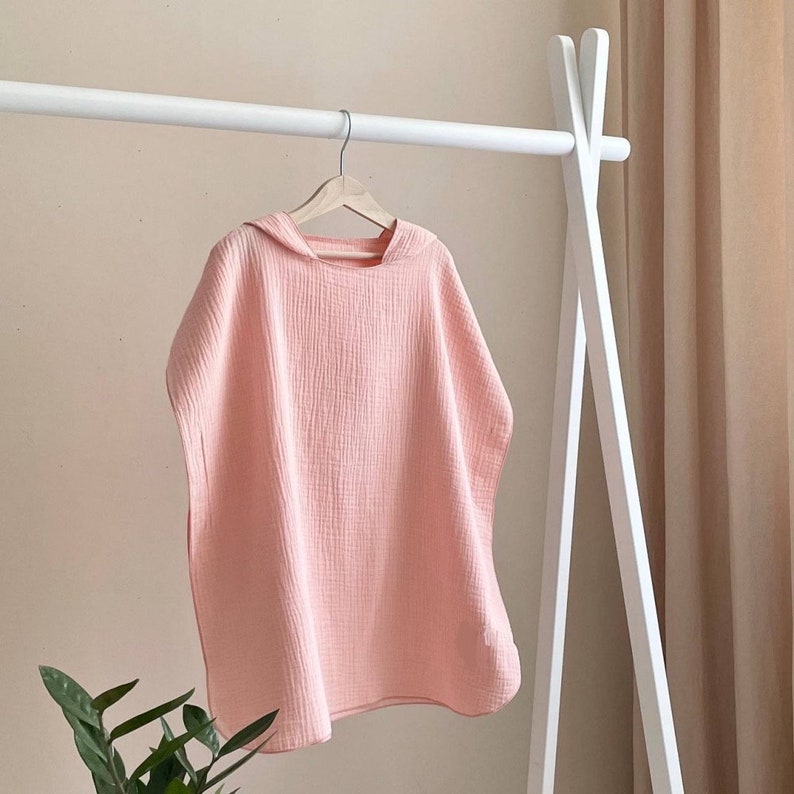 Muslin hooded baby poncho, Breathable soft cotton gauze outfit for your baby, Baby shower gift for boys & girls Peach