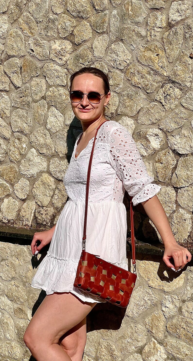Handmade Woven Leather Crossbody Bag with Removable Zipper Pouch and Adjustable Strap – Cognac Brown Boho Shoulder Purse for Everyday Use