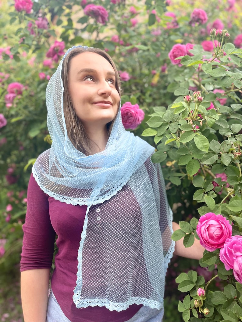 Sky-blue mesh mantilla veil