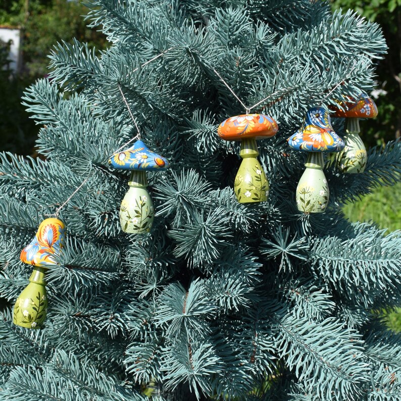 Hand painted wooden mushroom garland ornaments, Ukrainian folk floral Christmas tree decorations, Rustic woodland holiday set for mantel