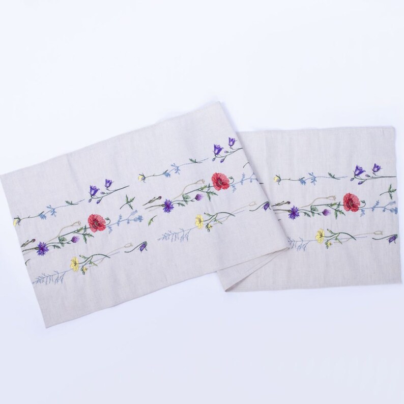 Linen Tablecloth and Napkin Set with Wildflower Embroidery – Rustic Floral Dining Table Set, Country Cottage Style Table Linen Decor